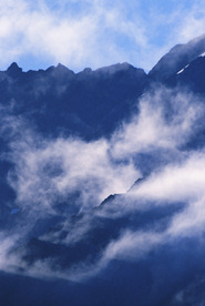 Allemaren-mountains.jpg (18585 bytes)