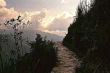 Mereth-pass.jpg (16494 bytes)