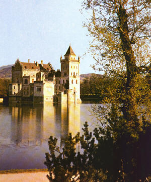 Tainrearg-Teomarcastle.jpg (36583 bytes)